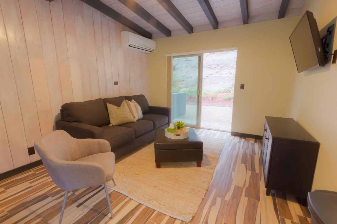 Destination Oak Creek 9 Apts *