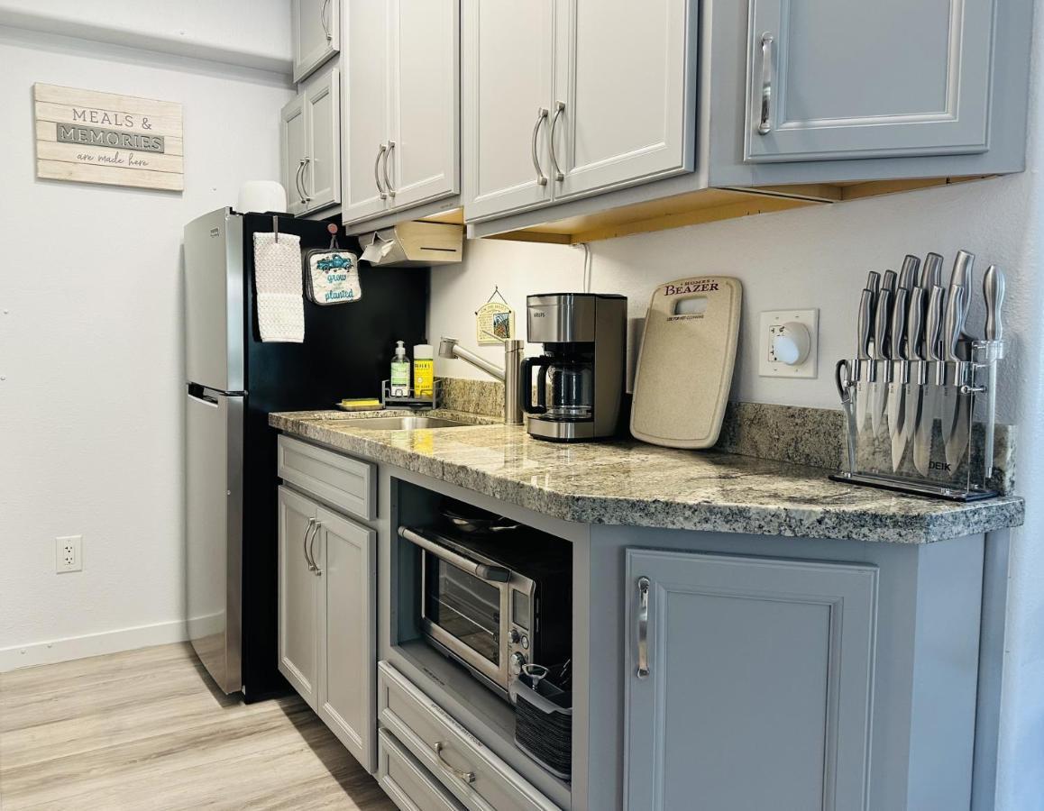 Red Rock Escape - Cozy King Bed & Gardens, Trails, Views, Red Rock Pass Holiday home