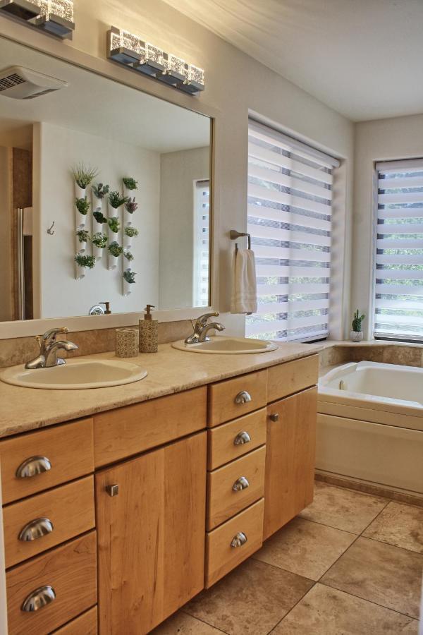 Holiday home Views! Uptown Utopia +hot Tub Sedona