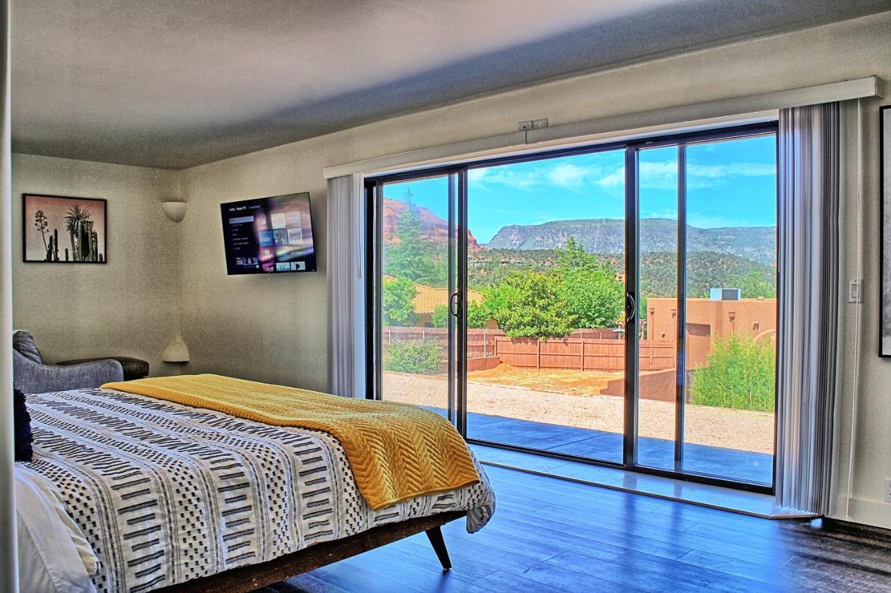 Holiday home Views! Uptown Utopia +hot Tub *