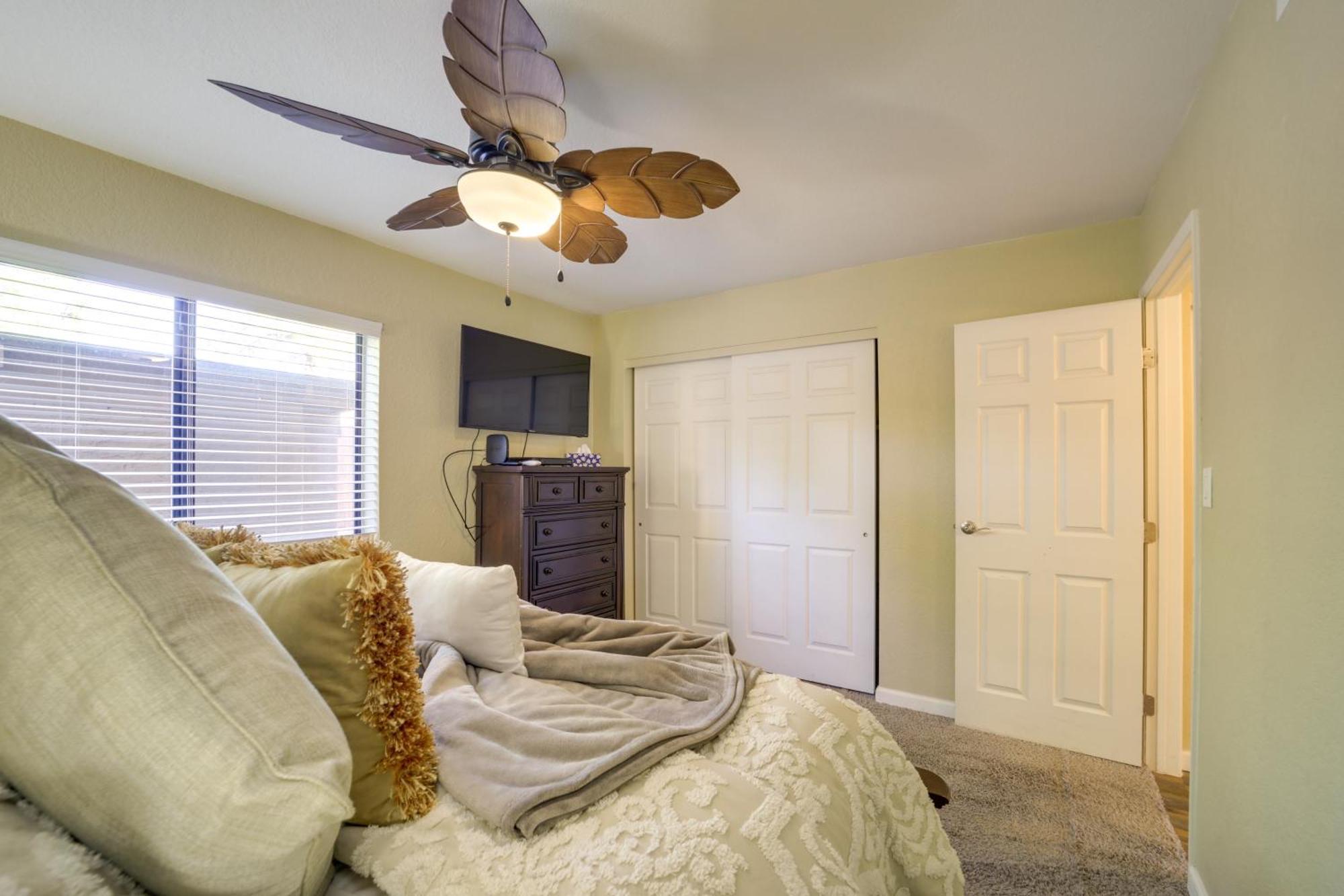 The Painted Pony Pool And Gym Access Apartment