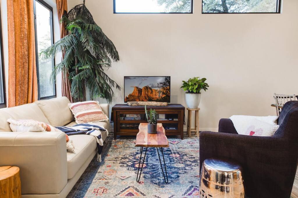The Sol Cottage+ Hiking+creek Access+views Holiday home *