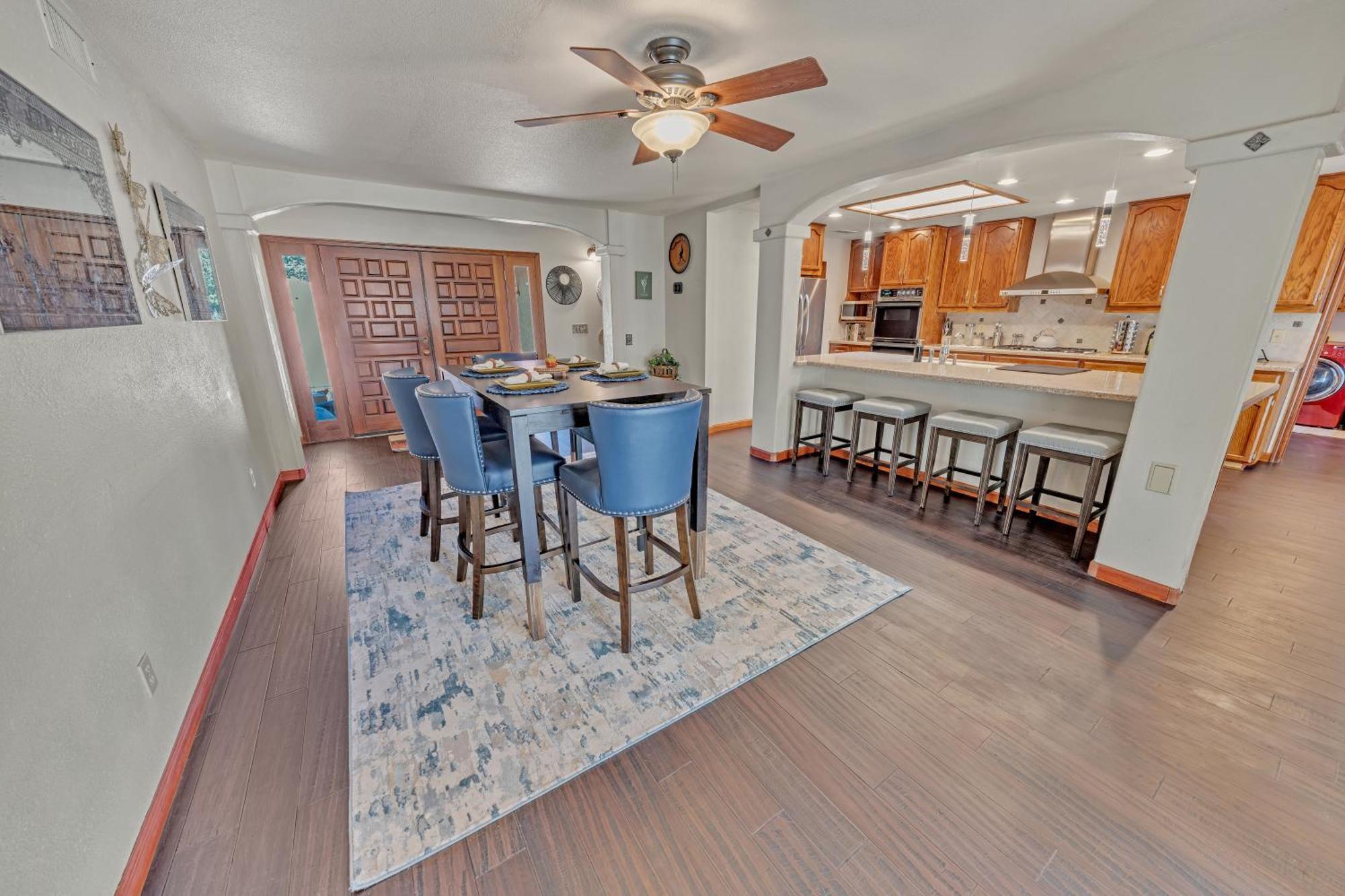 New! Huge Game Room, Hikeable, Red Rock View, Fireplace, Ping Pong, Yoga, Golf Course, Pickle Ball!
