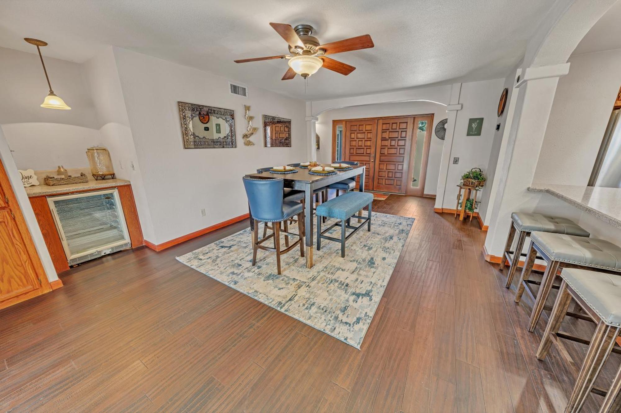 New! Huge Game Room, Hikeable, Red Rock View, Fireplace, Ping Pong, Yoga, Golf Course, Pickle Ball! Holiday home Sedona