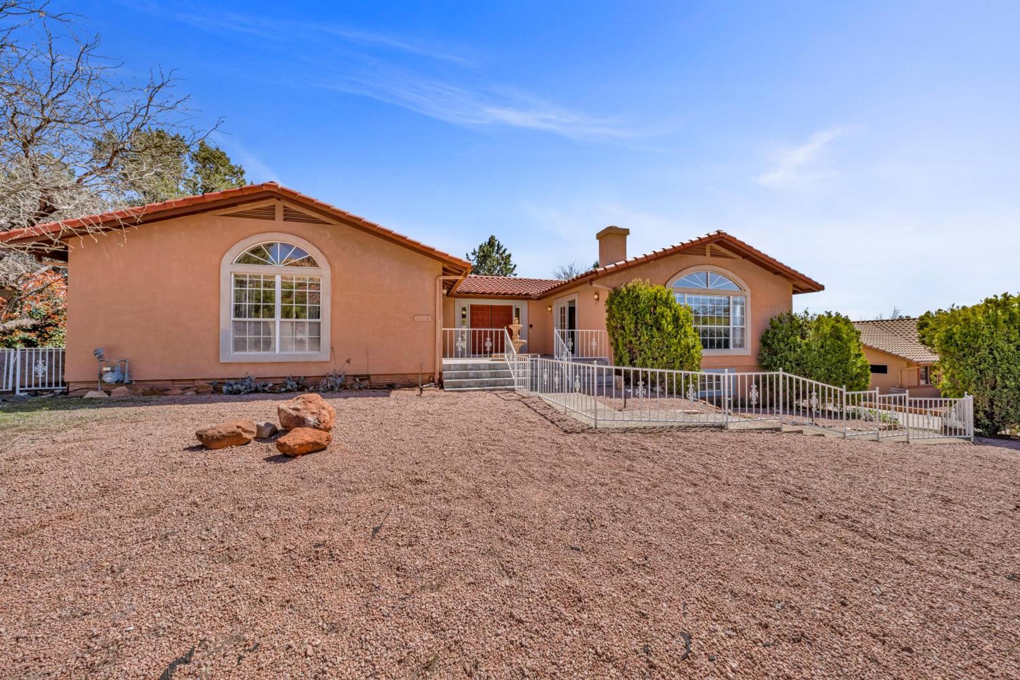 New! Huge Game Room, Hikeable, Red Rock View, Fireplace, Ping Pong, Yoga, Golf Course, Pickle Ball! *