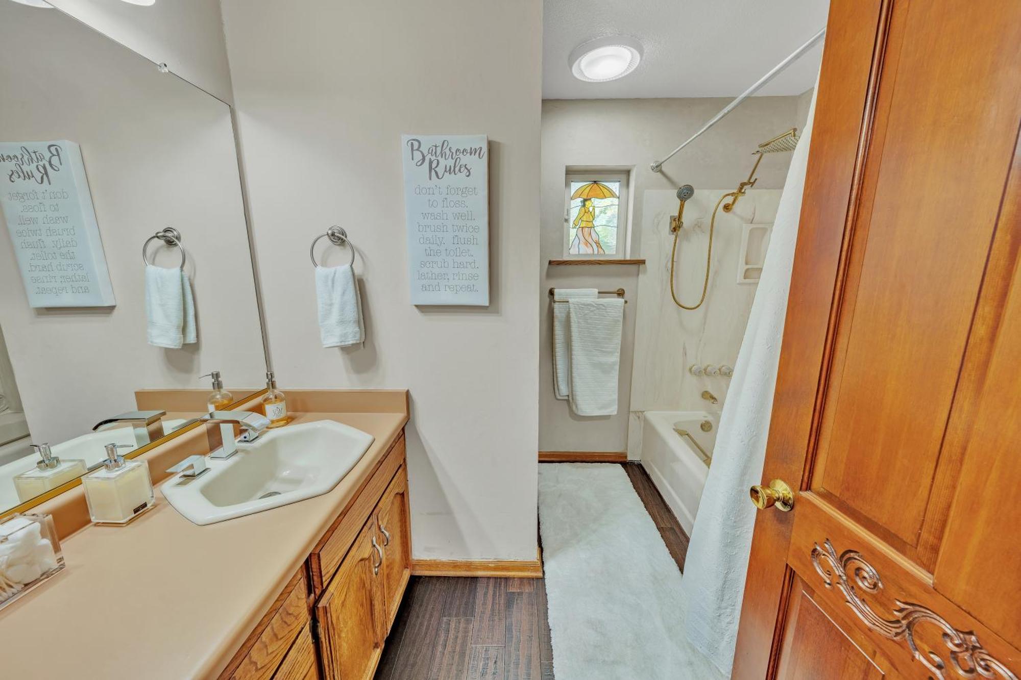 New! Huge Game Room, Hikeable, Red Rock View, Fireplace, Ping Pong, Yoga, Golf Course, Pickle Ball! Sedona
