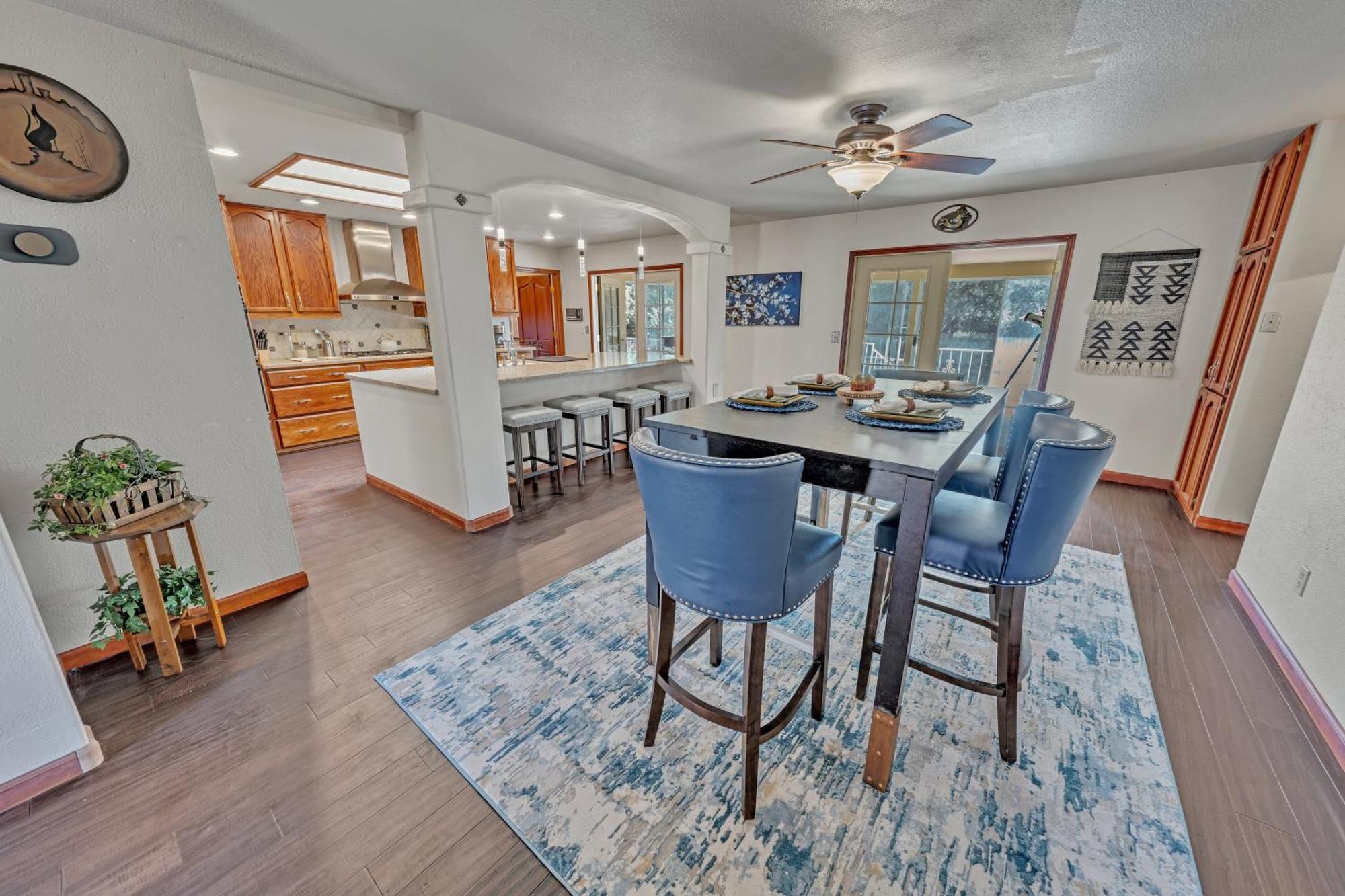 New! Huge Game Room, Hikeable, Red Rock View, Fireplace, Ping Pong, Yoga, Golf Course, Pickle Ball! * Sedona