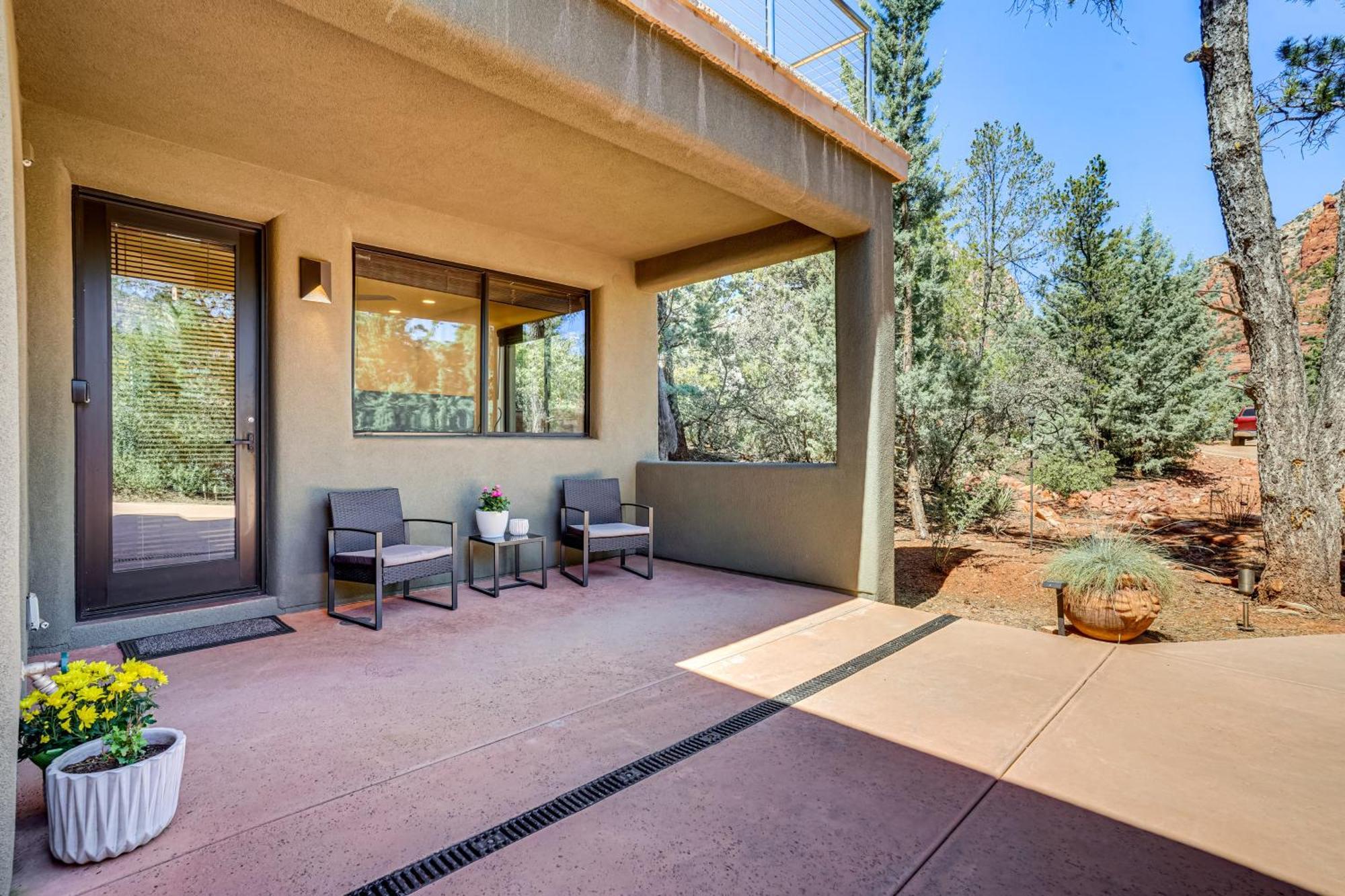Couples Retreat With Patio Walk To Trails! *