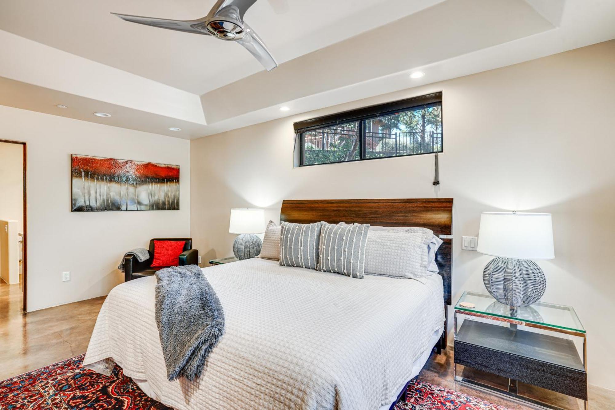Couples Retreat With Patio Walk To Trails! Apartment *