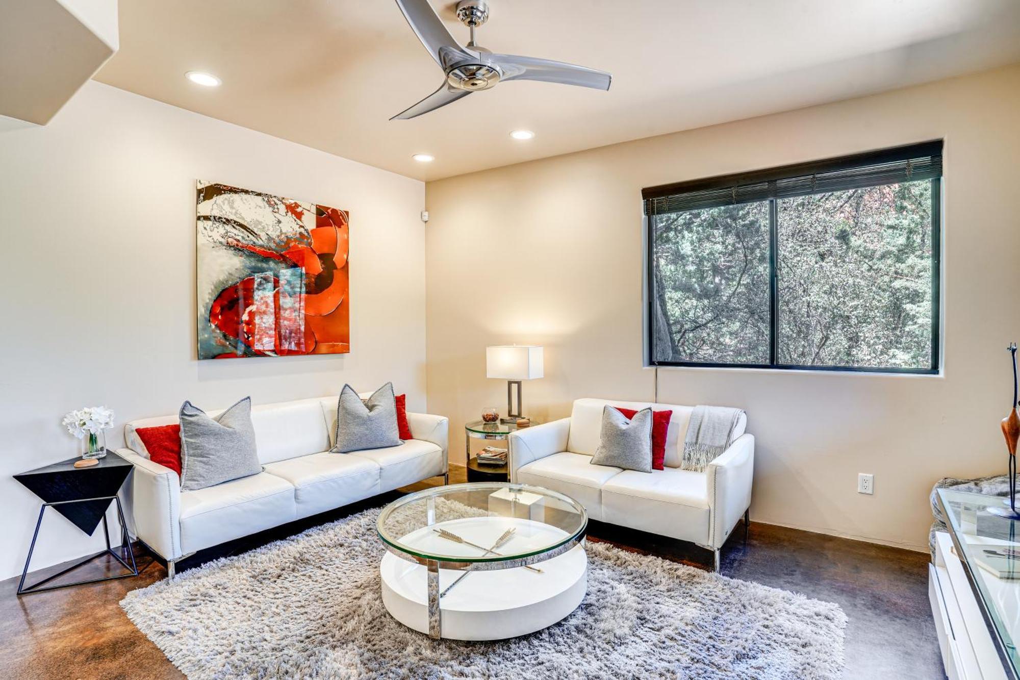 Couples Retreat With Patio Walk To Trails! *