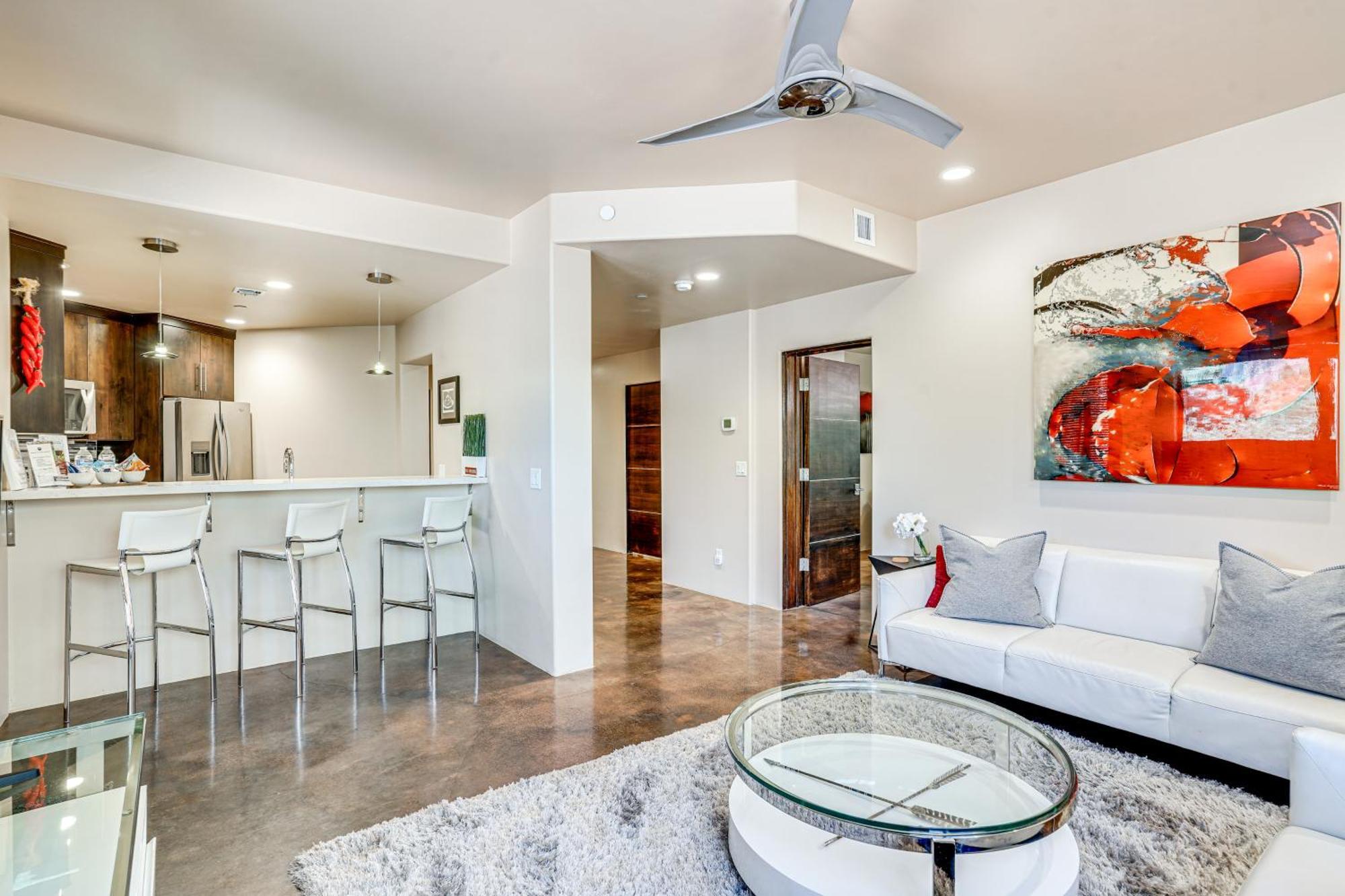 Couples Retreat With Patio Walk To Trails! Apartment