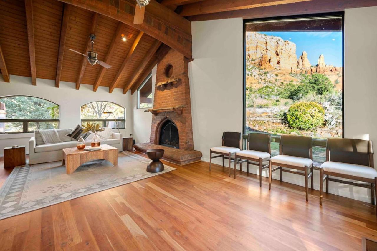 Stunning Chapel With Incredible Views Hottub Holiday home *
