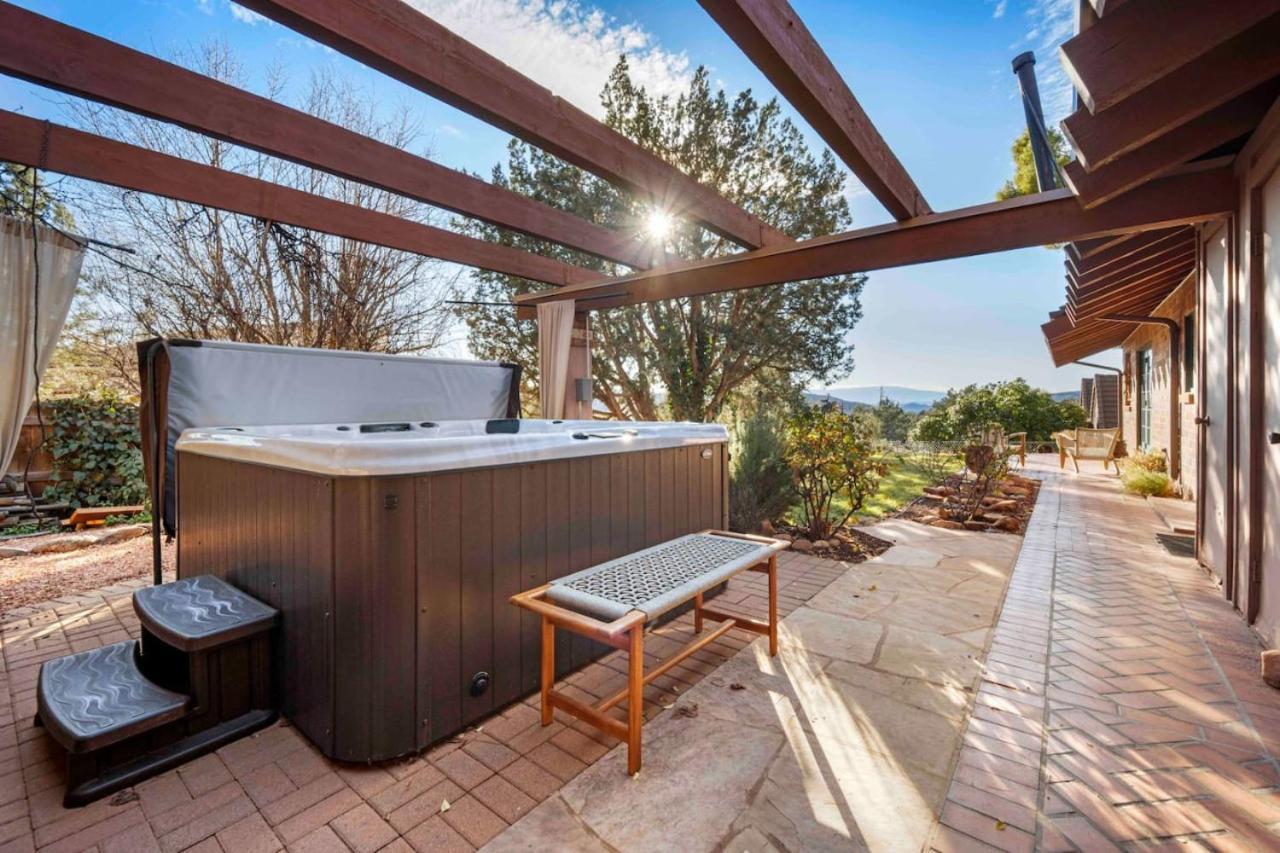 Stunning Chapel With Incredible Views Hottub Holiday home *