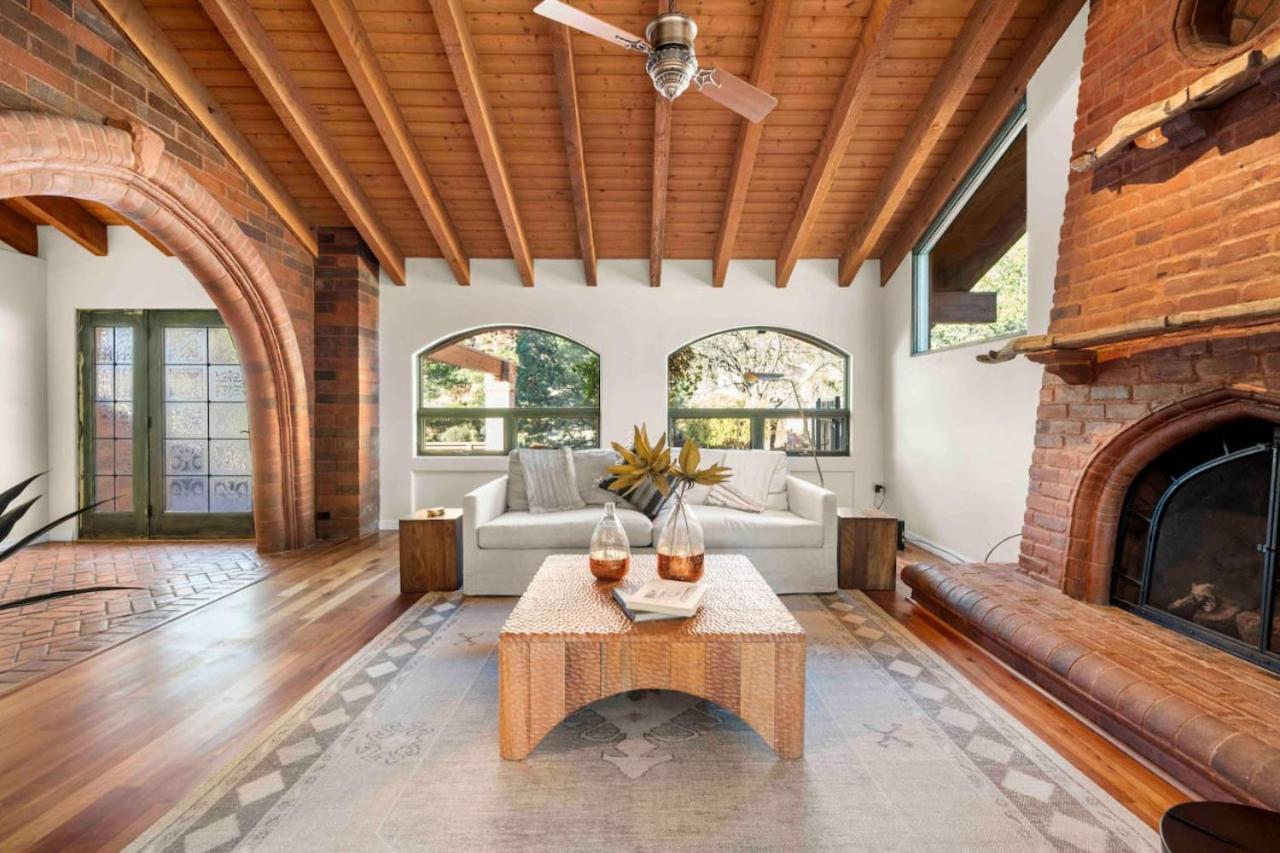 Stunning Chapel With Incredible Views Hottub *
