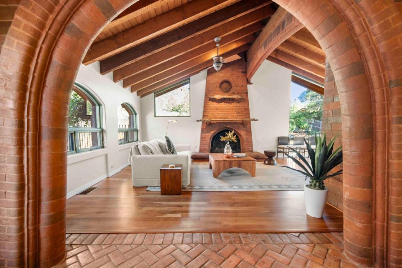 Stunning Chapel With Incredible Views Hottub Holiday home *