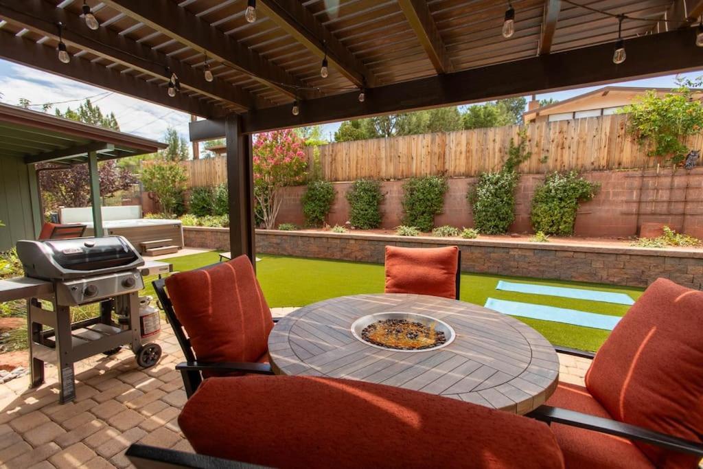 Uptown House - Hot Tub - 90 Second Walk To Main Street Holiday home *