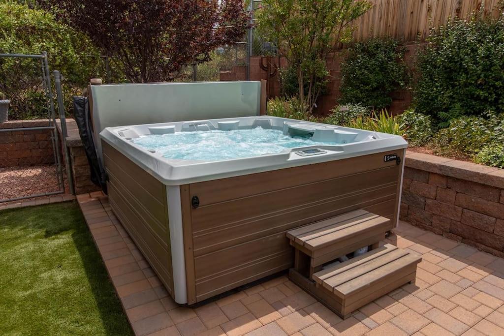 Holiday home Uptown House - Hot Tub - 90 Second Walk To Main Street