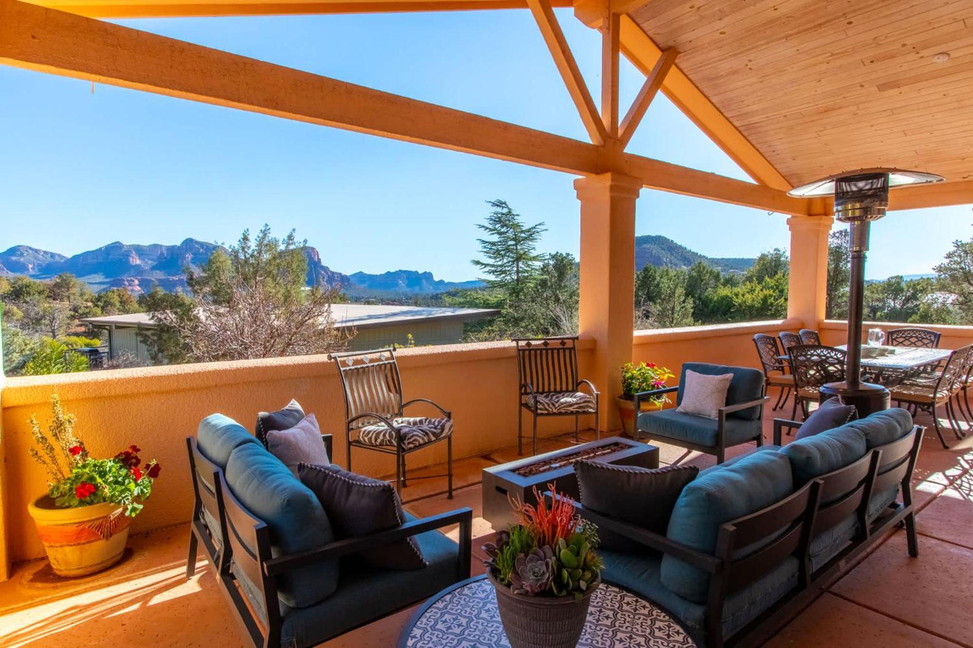 5 Bed 3 Bath Uptown Sedona-game Room-sauna-cold Plunge-jacuzzi-gym Holiday home *