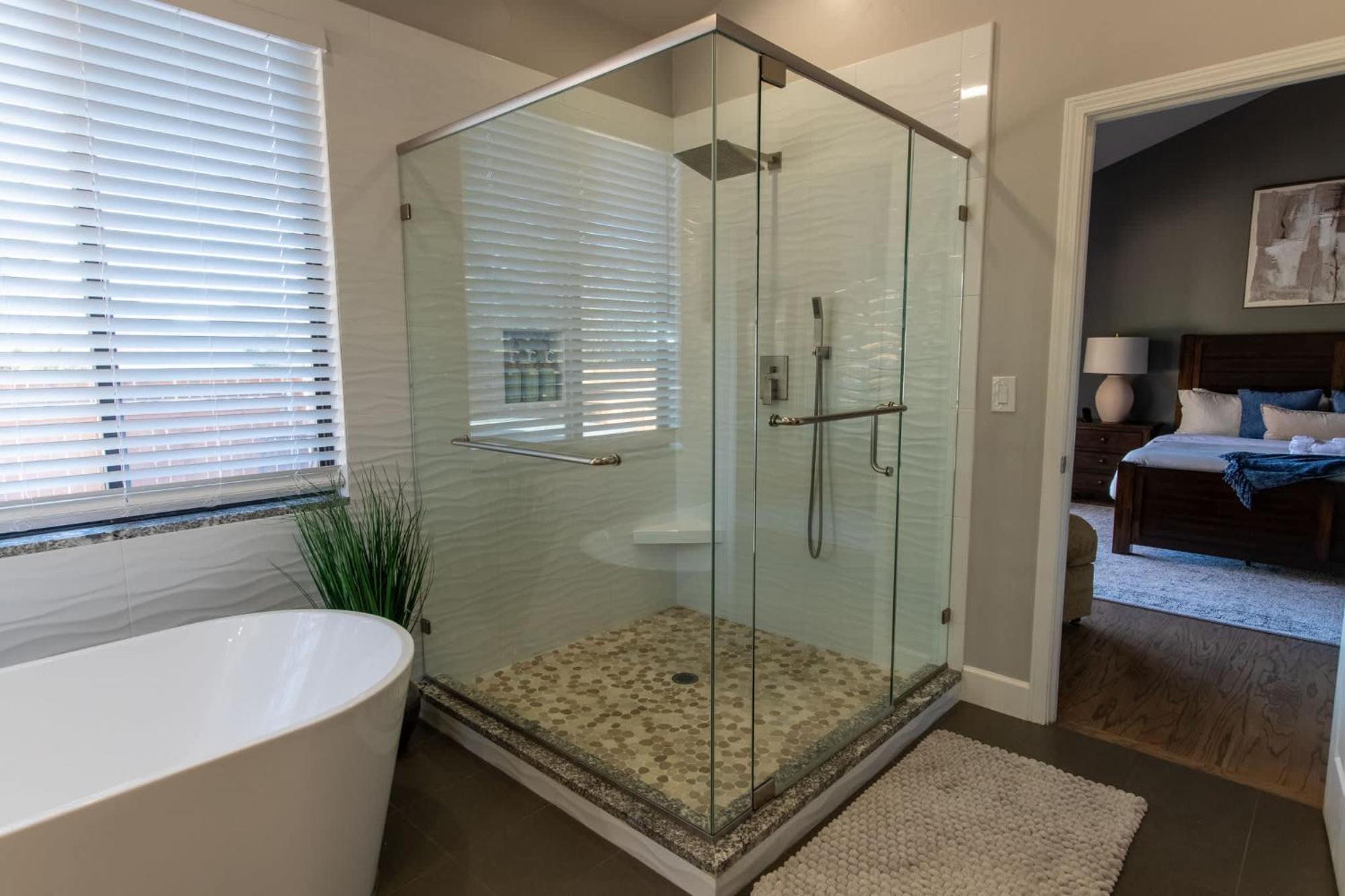 5 Bed 3 Bath Uptown Sedona-game Room-sauna-cold Plunge-jacuzzi-gym Holiday home