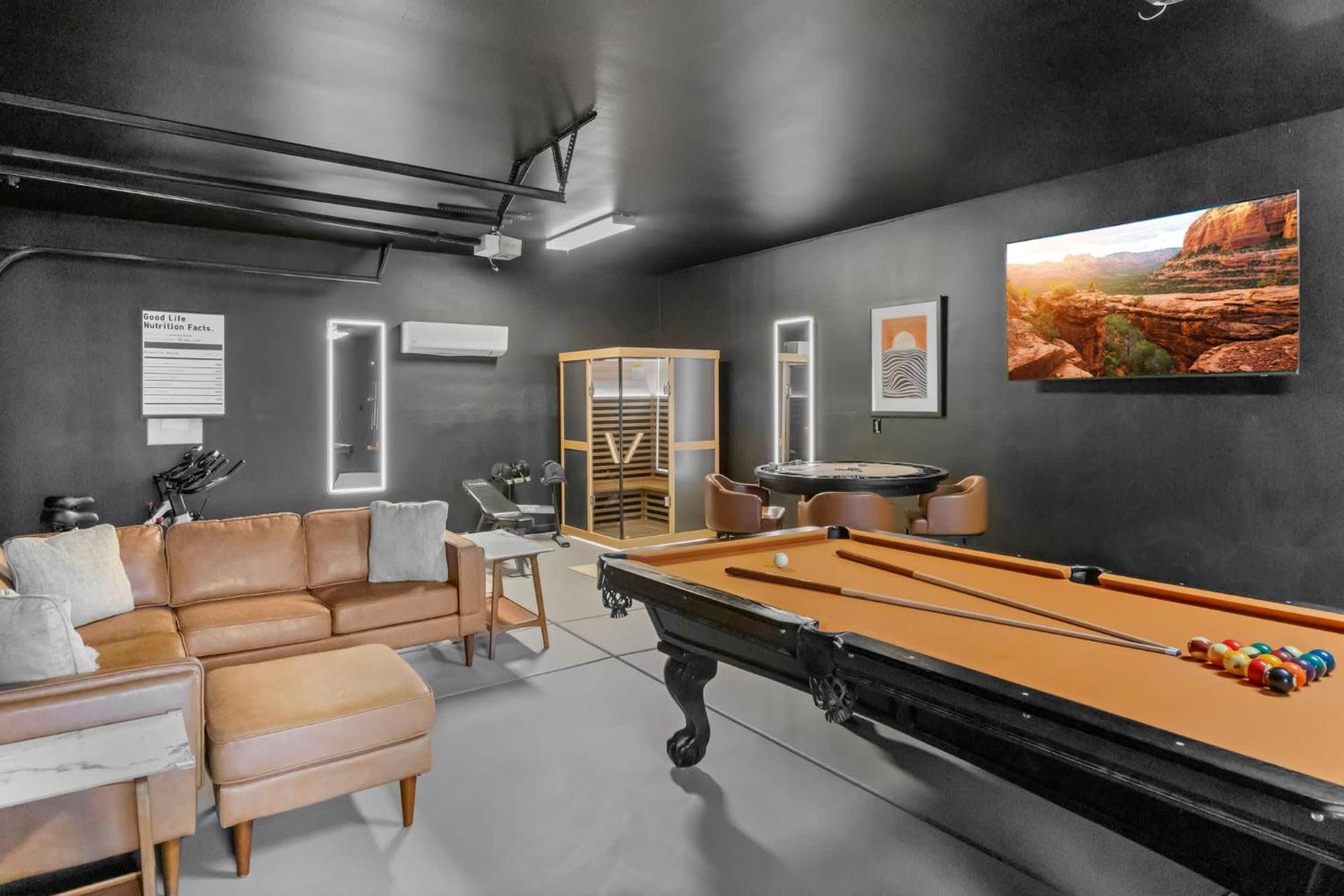 5 Bed 3 Bath Uptown Sedona-game Room-sauna-cold Plunge-jacuzzi-gym Holiday home
