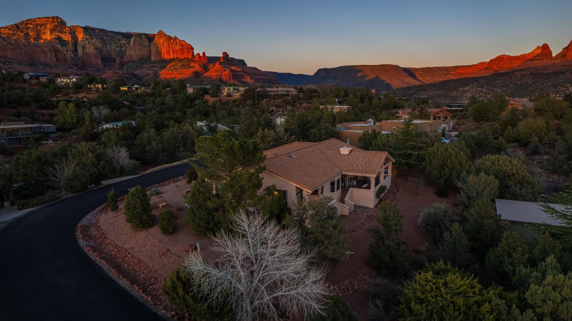 5 Bed 3 Bath Uptown Sedona-game Room-sauna-cold Plunge-jacuzzi-gym
