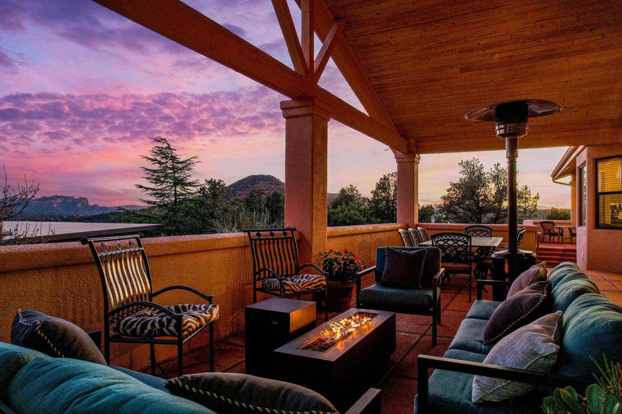 5 Bed 3 Bath Uptown Sedona-game Room-sauna-cold Plunge-jacuzzi-gym Holiday home *